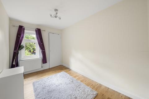 5 Chadwick Close, London, W7 1PR