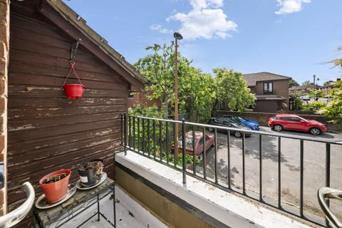 5 Chadwick Close, London, W7 1PR