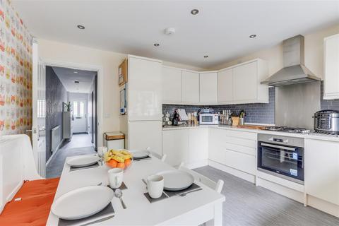 3 bedroom terraced house for sale, Poets Close, Hucknall NG15