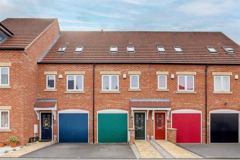 3 bedroom terraced house for sale, Poets Close, Hucknall NG15