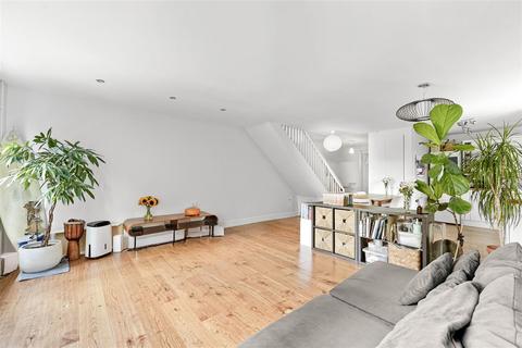3 bedroom flat for sale, Adrian Boult House, Mansford Street