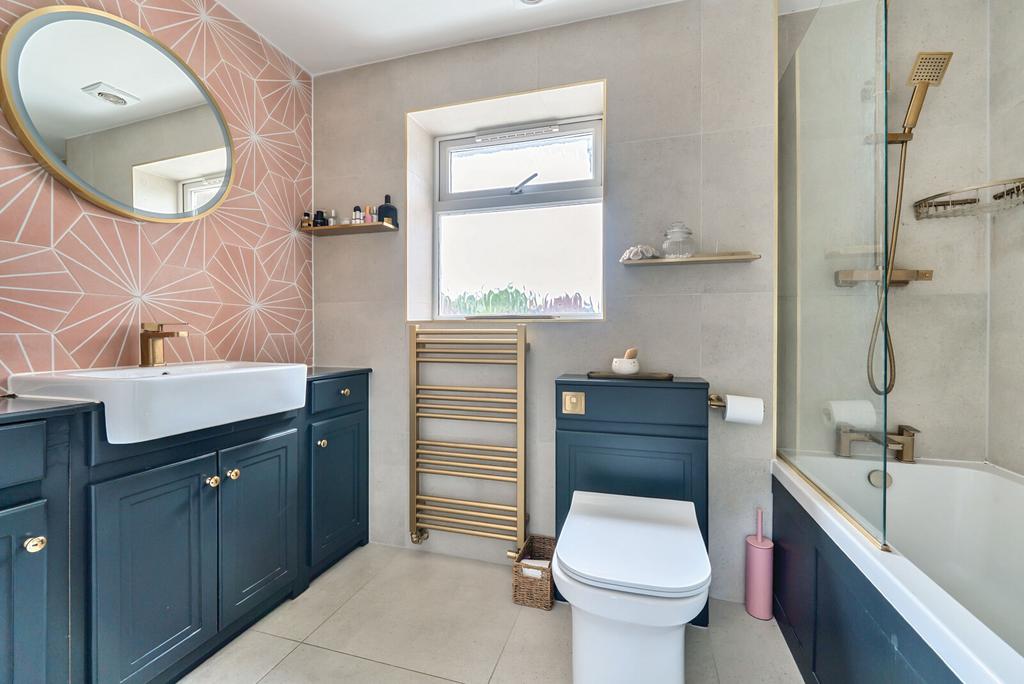 En-Suite Bathroom