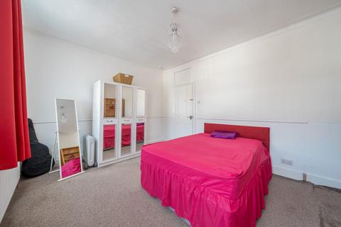 52 Grasmere Road, London, SE25 4RF