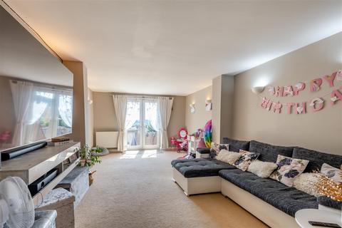 4 bedroom semi-detached house for sale, Gladstone Road, Penenden Heath, Maidstone