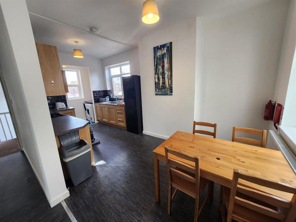 Bright, modern kitchen-diner with a dining tabl...