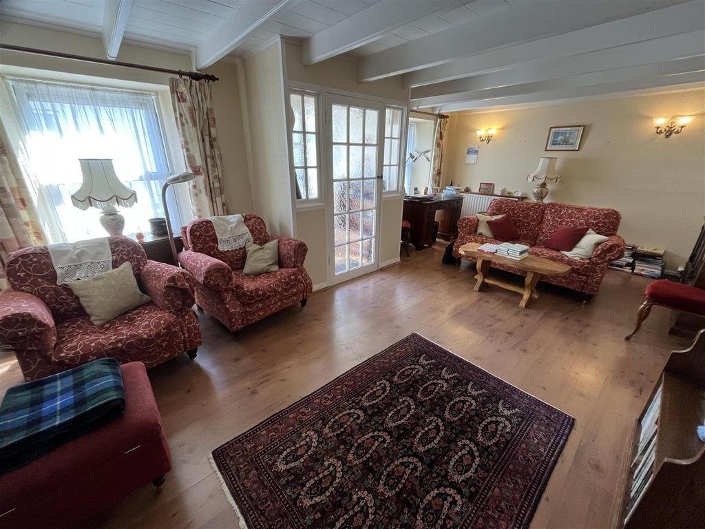 Sitting room 2.JPG
