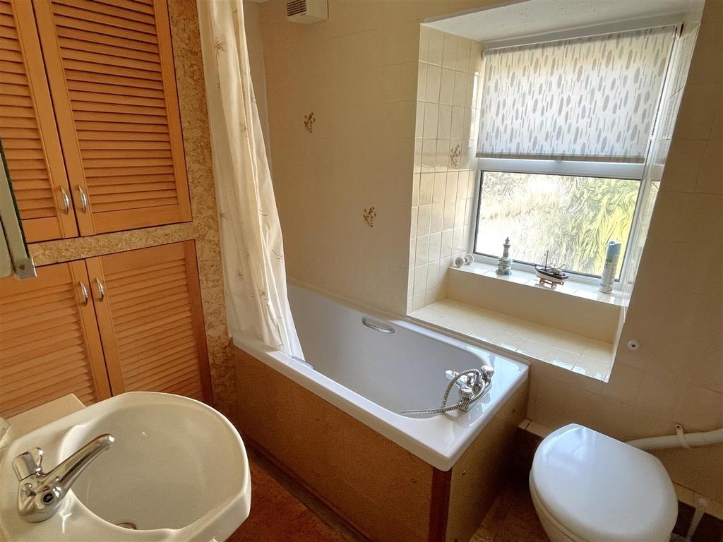 Bathroom.JPG