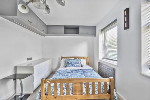 Studio for sale, Rondu Road, London