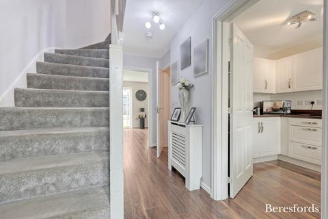 9 Leaf Hill Drive, Romford, RM3 7FA