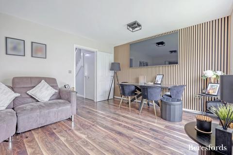 9 Leaf Hill Drive, Romford, RM3 7FA