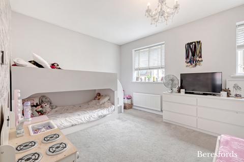 9 Leaf Hill Drive, Romford, RM3 7FA