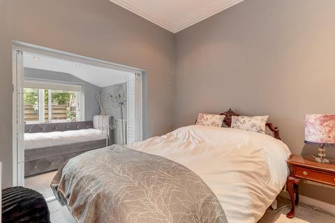 Flat 1, 20 Devonshire Place, Harrogate, HG1 4AA