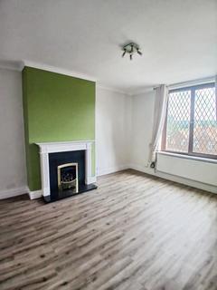 4 bedroom flat to rent, Fourlands Road, Bradford