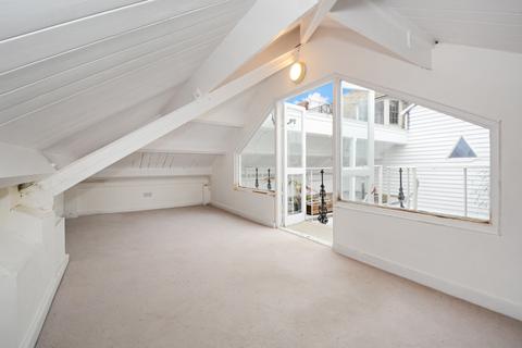 3 bedroom flat for sale, Terretts Place, Islington, London