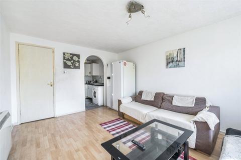 6 Pearce Close, Mitcham, CR4 2GP
