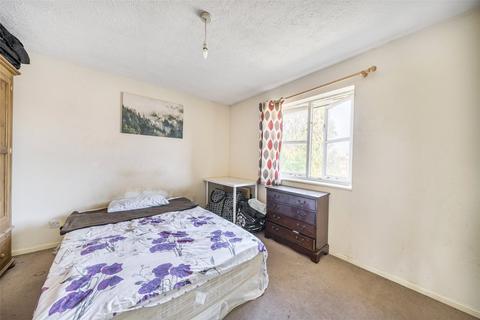 6 Pearce Close, Mitcham, CR4 2GP