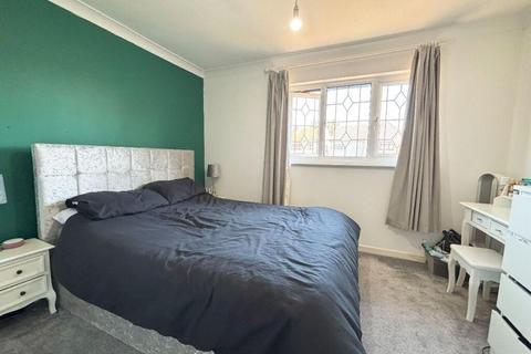 16 Camellia Close, Romford, RM3 0XW