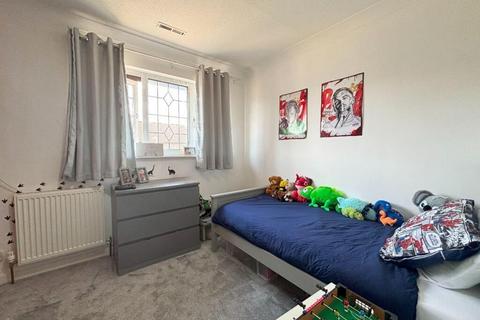 16 Camellia Close, Romford, RM3 0XW