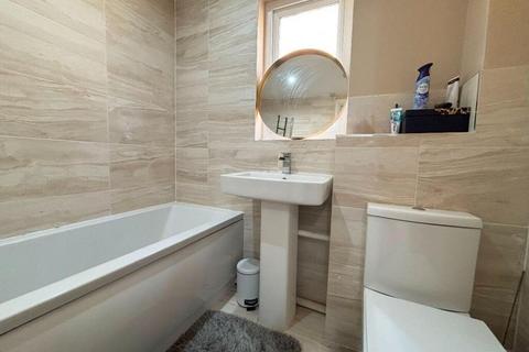 16 Camellia Close, Romford, RM3 0XW