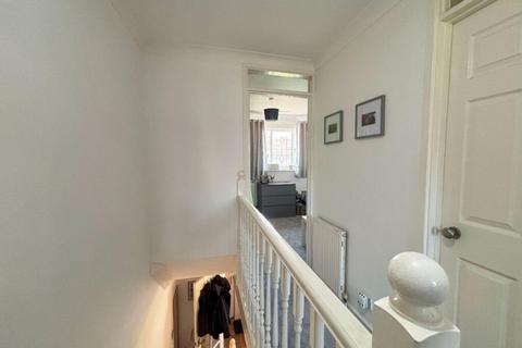 16 Camellia Close, Romford, RM3 0XW