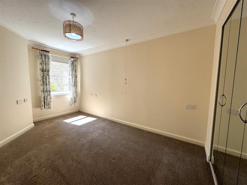 Bedroom 1.jpg