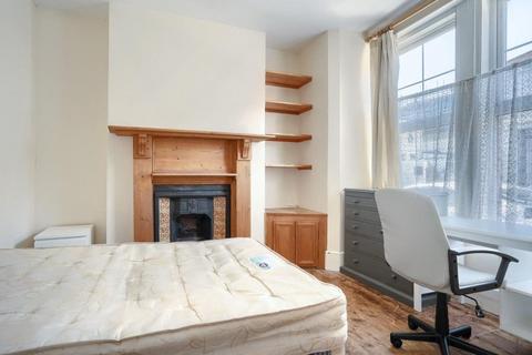 4 bedroom terraced house to rent, Trinity Street