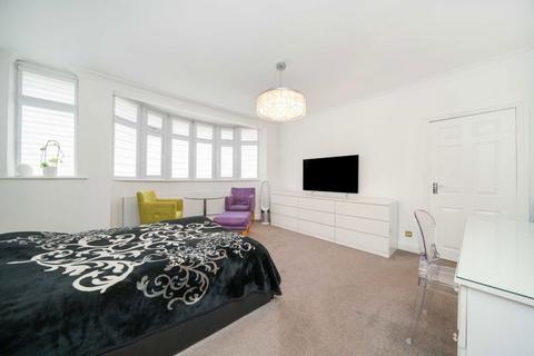 undefined, Fairholme Gardens, London N3