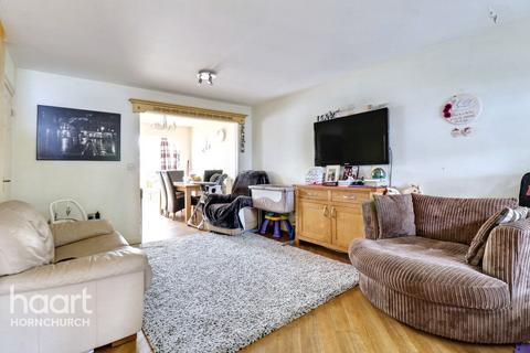 2 bedroom end of terrace house for sale, Walnut Grove, Hornchurch