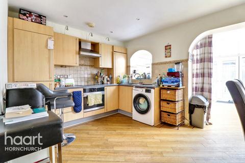 2 bedroom end of terrace house for sale, Walnut Grove, Hornchurch