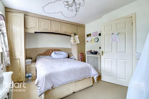 5 Walnut Grove, Hornchurch, RM12 4UP