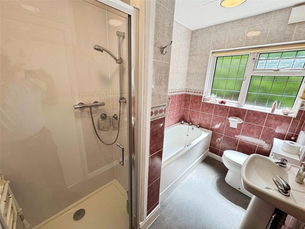 Bath/Shower Room