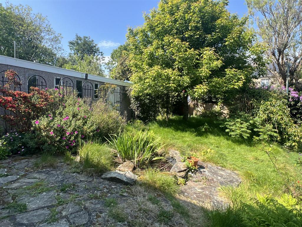 Gardens & Garage