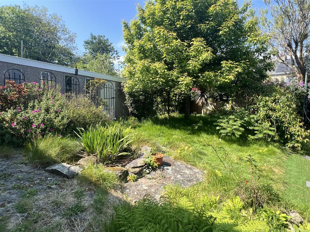 Gardens & Garage