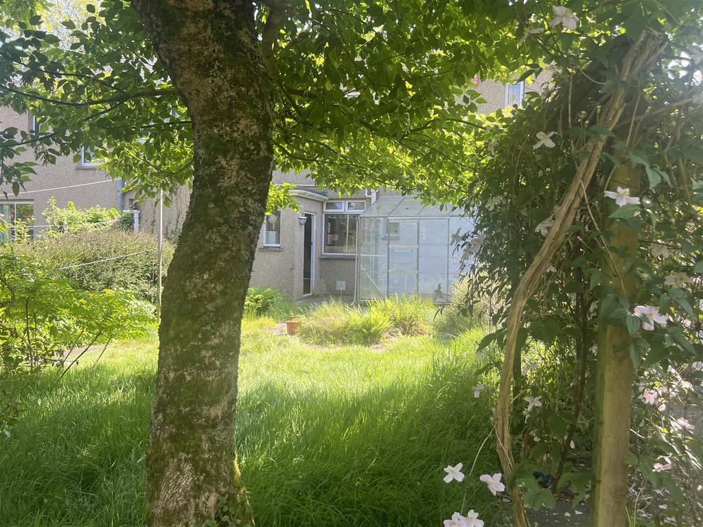 Gardens & Garage