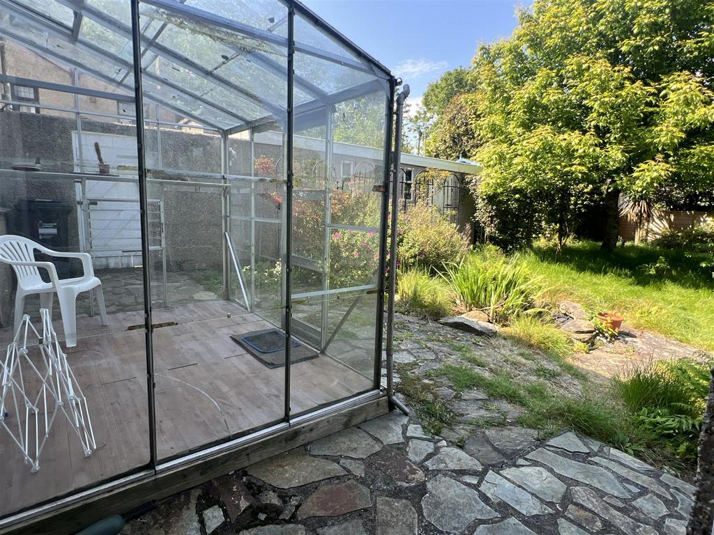 Gardens & Garage