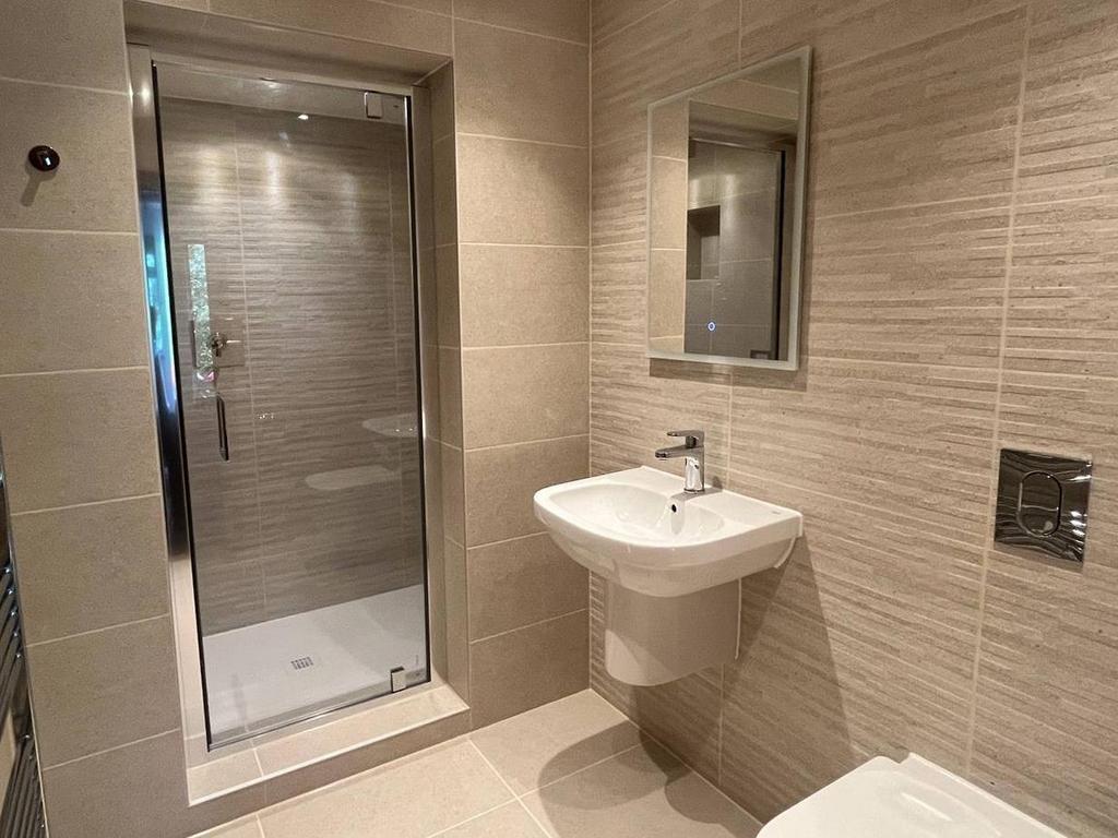 Downstairs Bathroom 1.jpg