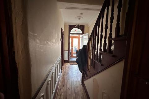 4 bedroom terraced house to rent, Park Road, Ilford IG1