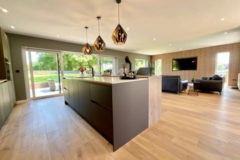 3 bedroom detached house for sale, Broadstone, Monmouth NP25