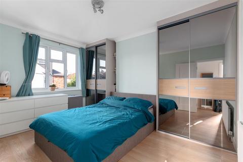 2 bedroom maisonette for sale, Martin Way, Morden SM4