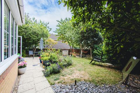 5 bedroom detached house for sale, Haywain Close, Groundwell,Swindon, SN25 4AB
