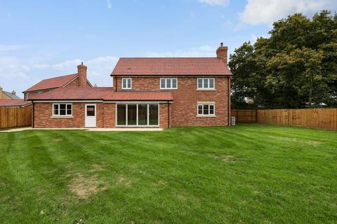4 bedroom detached house for sale, Oliver Road, Great Bentley, Colchester, CO7