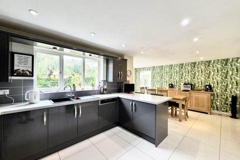 5 bedroom detached house for sale, Aynsley Court, St Helens