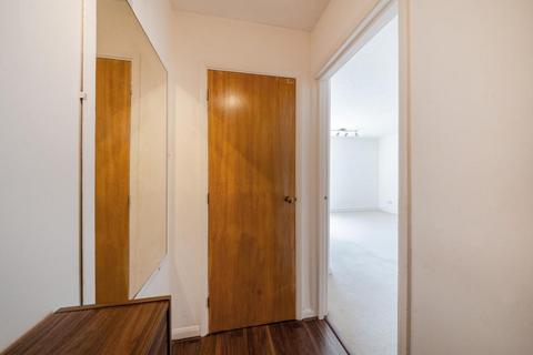 2 bedroom flat to rent, Woodley Court,  Amersham,  HP7