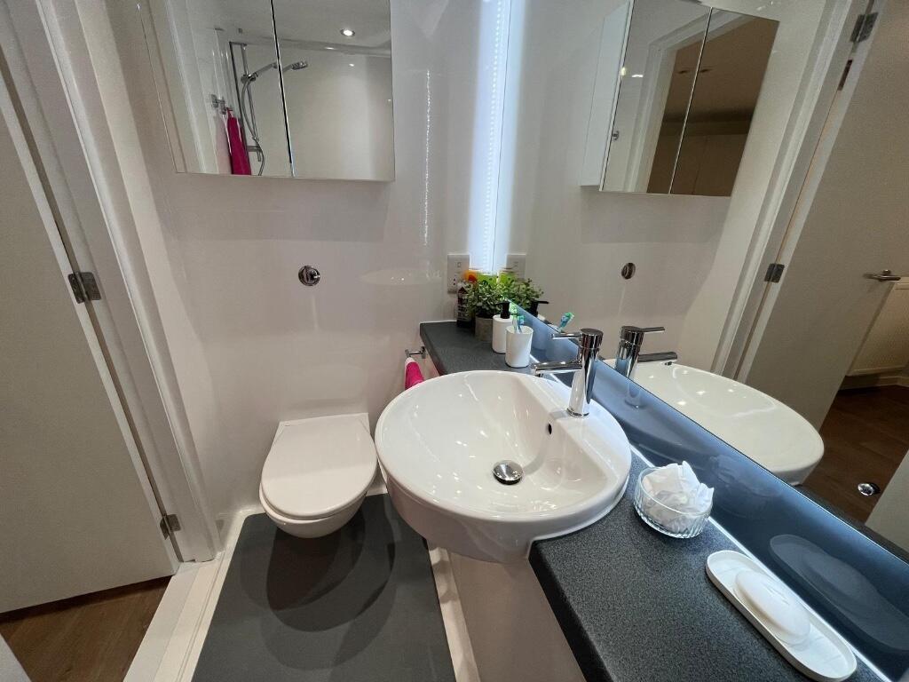 Bright and modern bathroom suite featuring a cl...