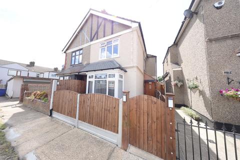 3 Crescent Avenue, Grays, RM17 6AZ