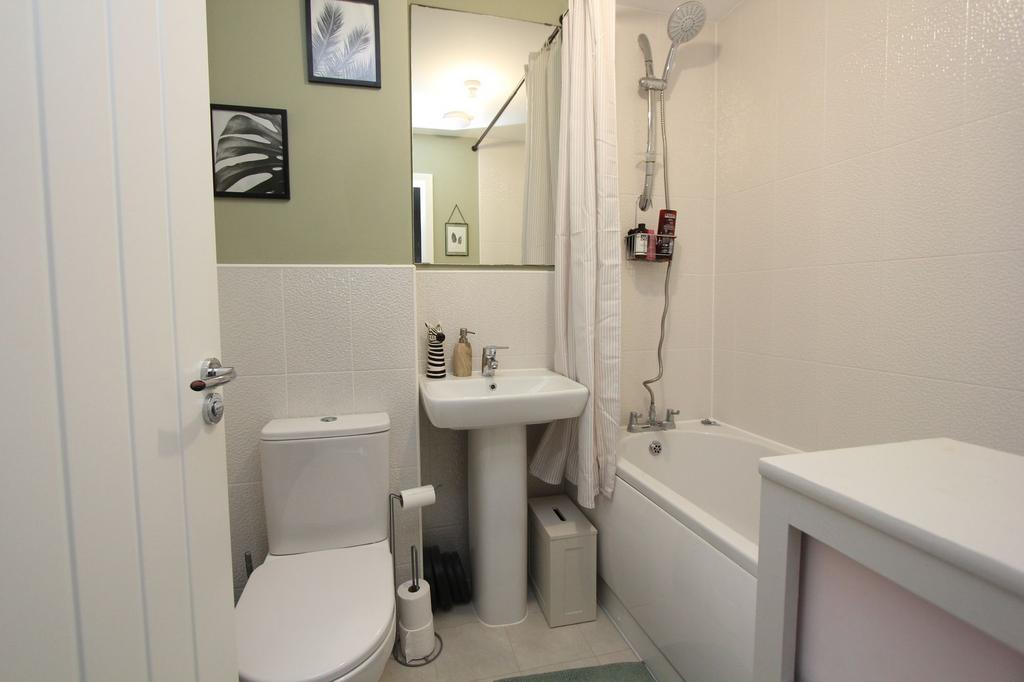 Family Bathroom WC