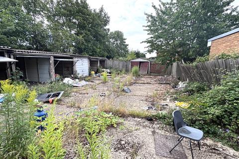 Land for sale, Garage Compound at Long Readings Lane, Berkshire, SL2 1QE