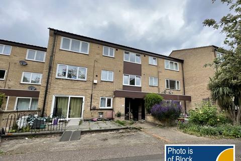 2 bedroom flat for sale, Vintners Close: West Town