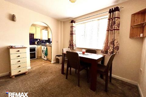 2 bedroom flat to rent, royal oak court, DAGENHAM RM8
