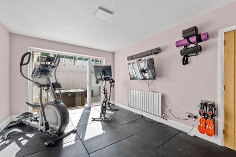 255 Caterham Drive, Coulsdon, CR5 1JS